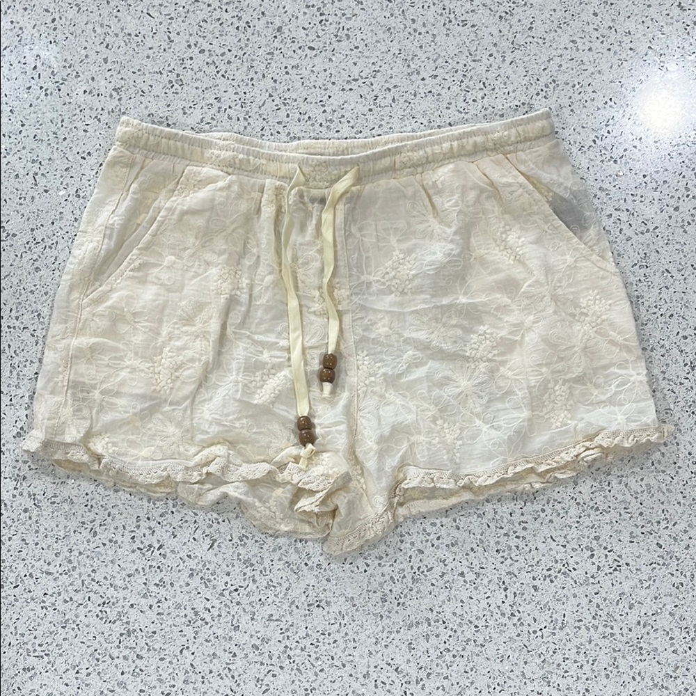 NEW POL Cream Shorts